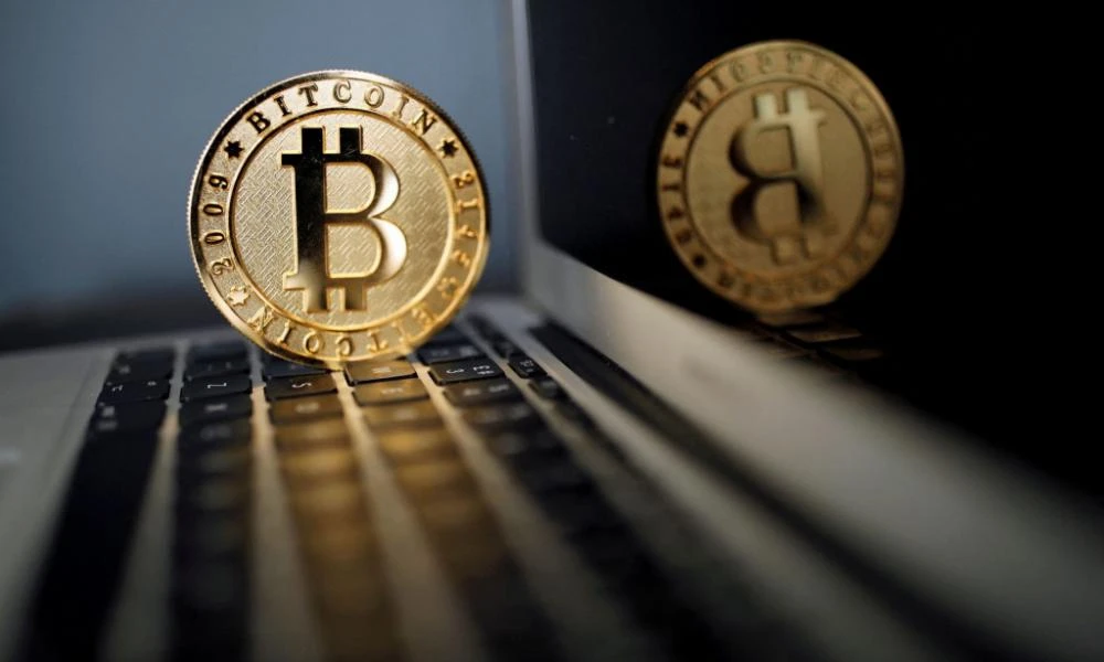 Bitcoin: Υποχώρησε στα 33.000 δολάρια-Σε χαμηλά δέκα μηνών